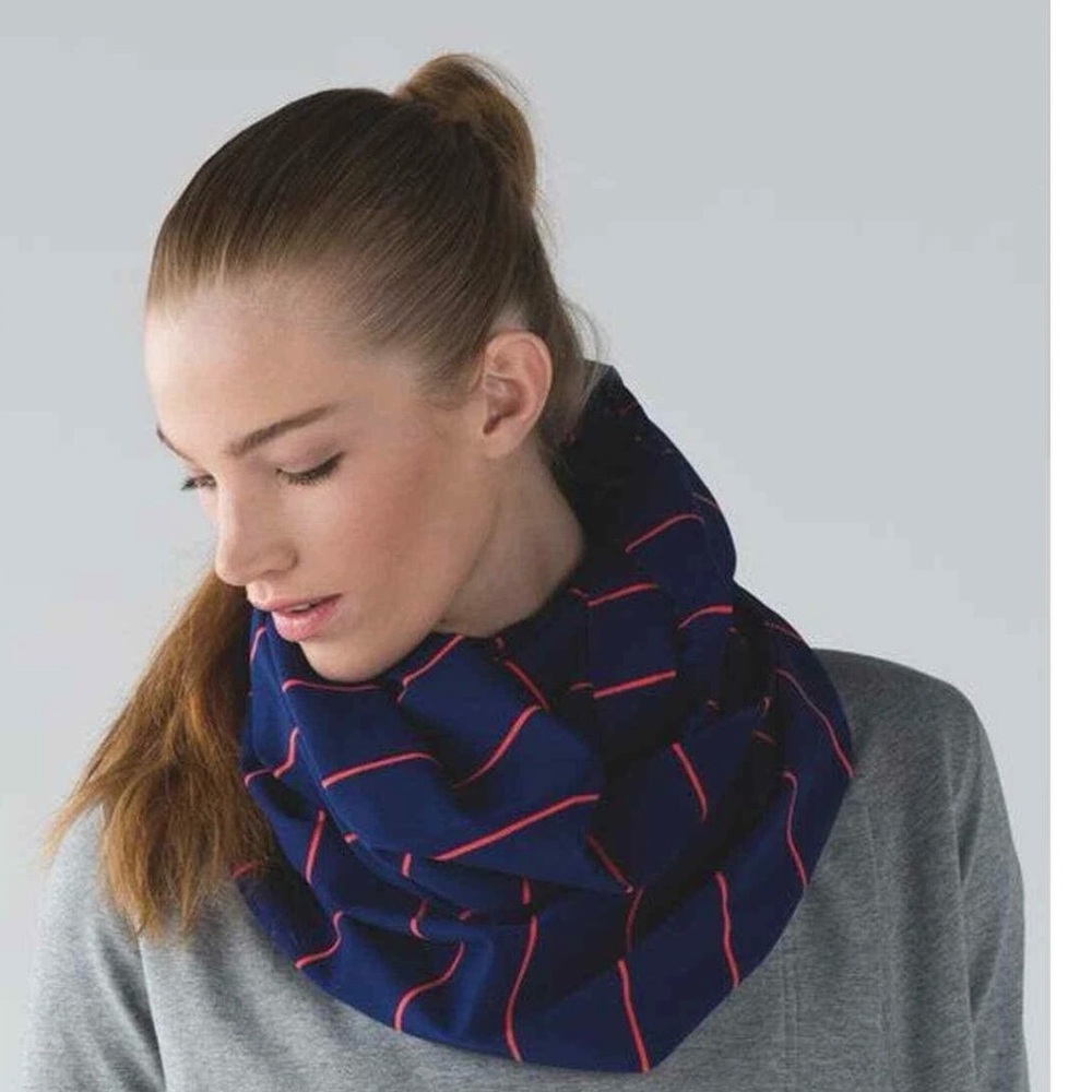 Lululemon Vinyasa Striped Blue & Red Scarf‎ – One Size- cozy!